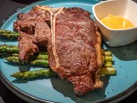 t-bone a la plancha con espárragos