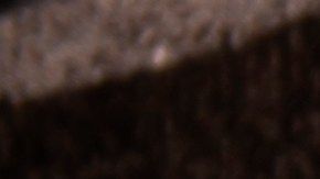 Un plato con porciones de flautas de res con salsas