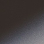 Un plato con una milanesa de pollo empanizada con queso gratinado y ensaladas