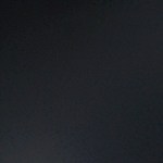 Sartén con pechugas de pollo a la plancha con espárragos salteados