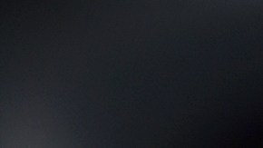 Sartén con pechugas de pollo a la plancha con espárragos salteados