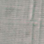 Plato con pechuga de pollo en salsa de mango en una mesa decorada