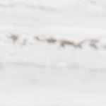 Plato con pechuga de pollo con salsa de mostaza Dijon y una ensalada verde