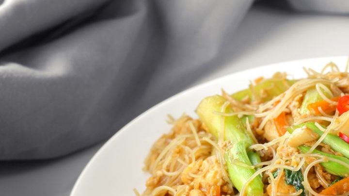 fideos de arroz con pollo