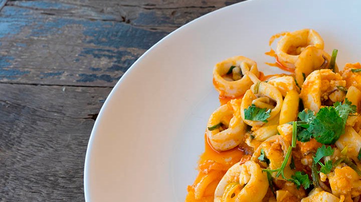 salteado de calamares con huevo