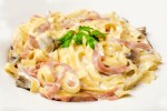 tagliatelle con jamón y champiñones