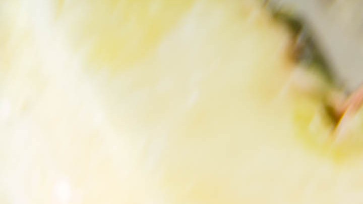 Agua detox de piña y jengibre