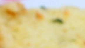 Milanesa de pollo empanizada con queso parmesano fundido