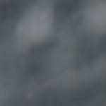 Una tabla con un pan de masa madre cortado en rodajas