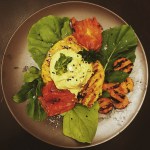 Pechugas de pollo a la plancha con hummus de garbanzo