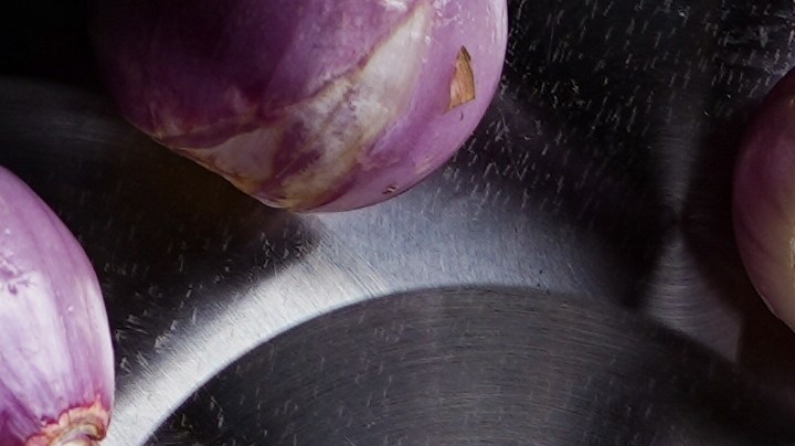 Rollos de lechuga con camarón y mango