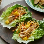 Wrap de lechuga con pollo y mango