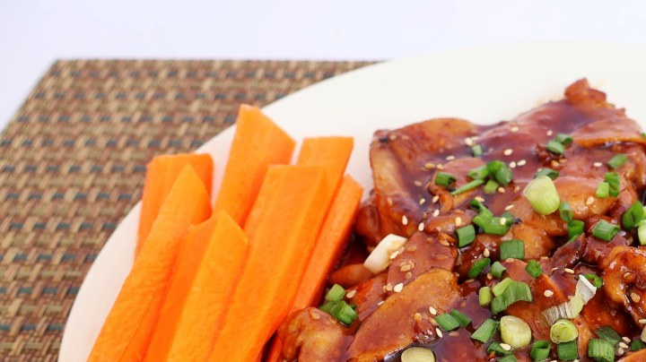 muslos de pollo deshuesado estilo asiático