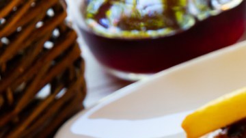 muslos de pollo deshuesados con papas fritas