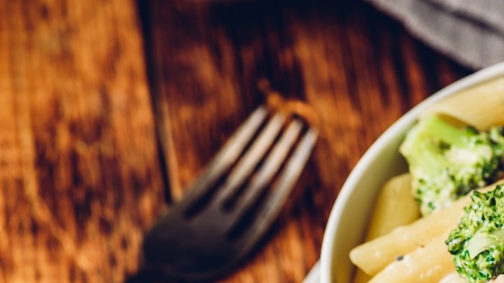 pasta integral con pollo y brócoli