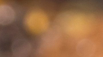 Slutty Brownies en una bandeja sobre una mesa