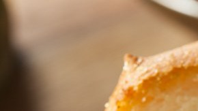 sandwich de cerdo con cilantro