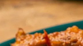 Plato de fricasé de cerdo con arroz congri