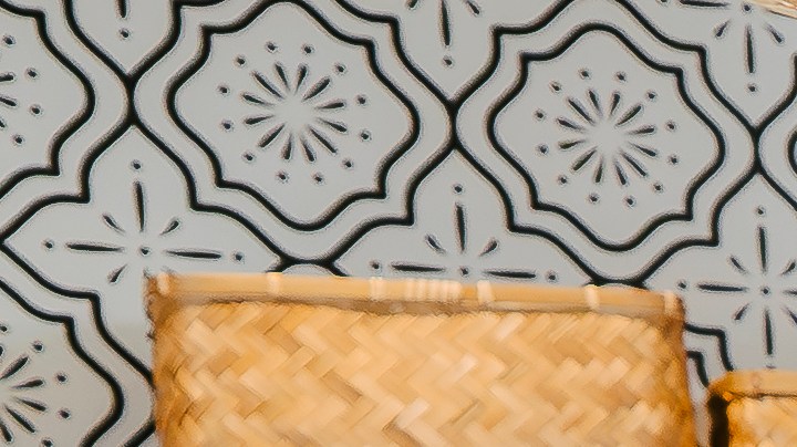 Magaly y su mamá sirven pupusas