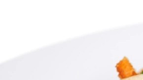 Milanesa de pollo empanizada con salsa de champiñones