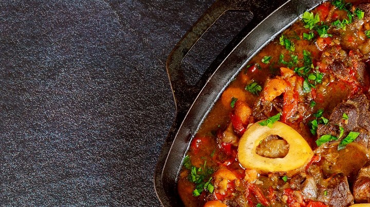 Sartén con un rico osobuco a la romana