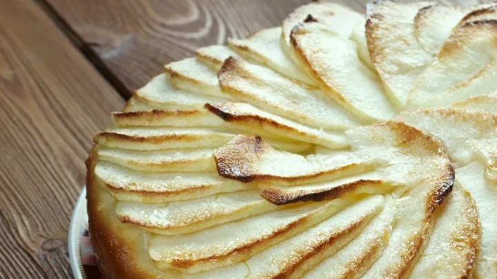 Pastel imposible con manzanas y natilla