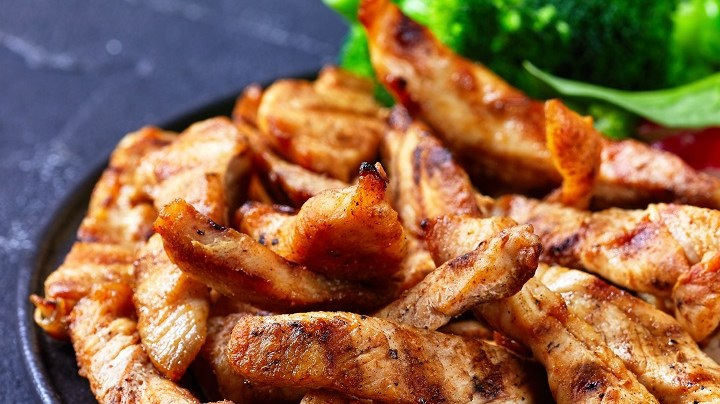 Pechugas de pollo a la plancha con batatas asadas