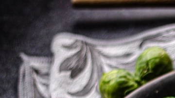 Pechugas de pollo a la plancha con coles de Bruselas