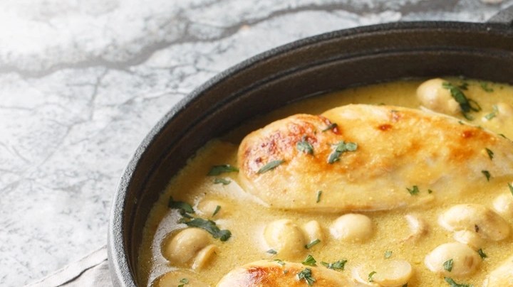 Pechugas de pollo a la plancha con salsa de cúrcuma