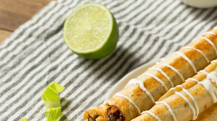 Plato con flautas mexicanas