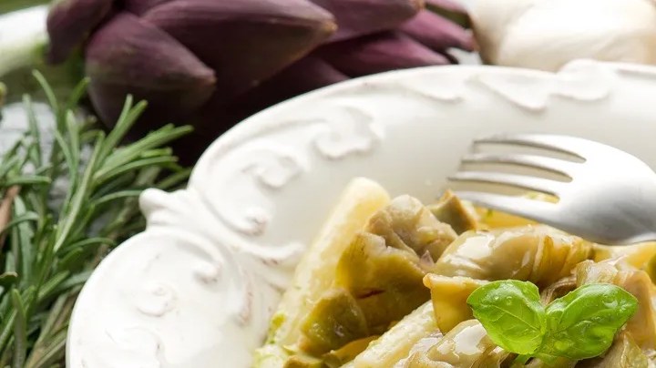 rigatoni con alcachofas