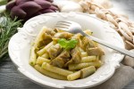 rigatoni con alcachofas
