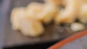 rigatoni con brócoli y guisantes