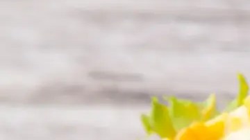 sándwich de ensalada de huevo en panecillo