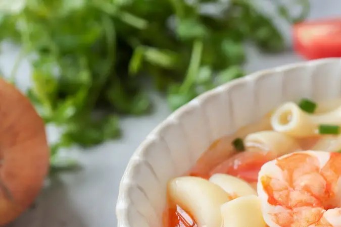 sopa de macarrones con camarones