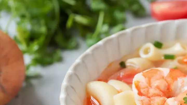 sopa de macarrones con camarones