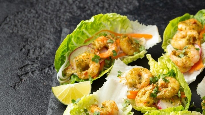 wrap de lechuga con camarones