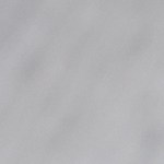 Plato blanco con una servilleta y buñuelos de manzana