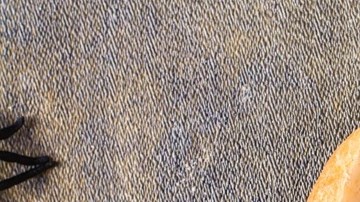 Dedos amputados de salchicha sobre panecillos estilo hot dog