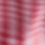 Galletas reinitas de mermelada de fresa sobre un mantel de cuadros rojos y una taza blanca