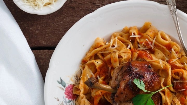 pappardelle con salsa de conejo