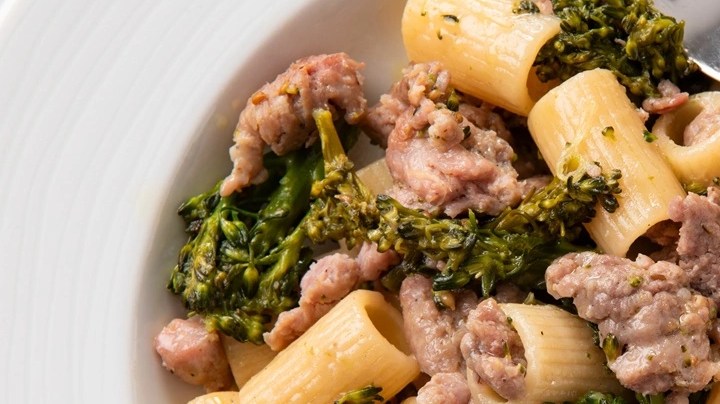 Rigatoni con Brócoli y Salchicha