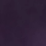 Hamburguesas con pan color negro, vegetales, carne y queso, con aceitunas en la superficie haciendo alusión a monstruos