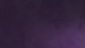 Hamburguesas con pan color negro, vegetales, carne y queso, con aceitunas en la superficie haciendo alusión a monstruos