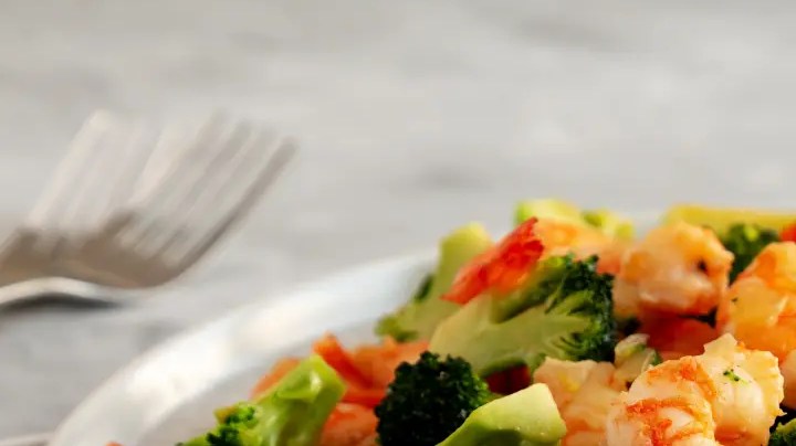 brocoli con camarones