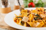 Pappardelle con ricotta y espinacas frescas