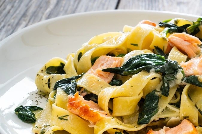 Pappardelle con salmón y eneldo