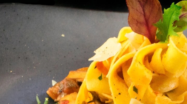 Pappardelle con salsa boscaiola