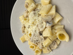 Rigatoni con crema de hongos