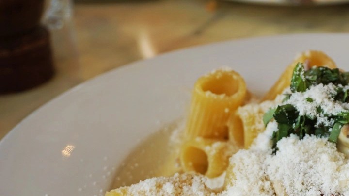 Rigatoni con Hongos y Panceta